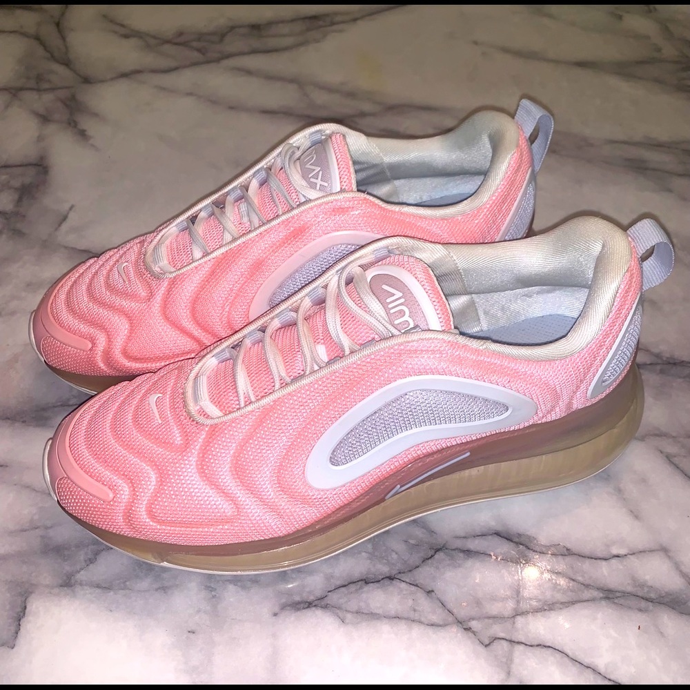 Size 10-Women’s Nike Air Max 720 ‘Bleached Coral’